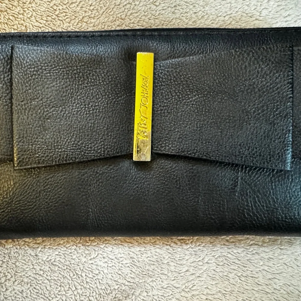 BETSY JOHNSON Wristlet Clutch Wallet w removable strap. Zipper Closure N… - Picture 5 of 10